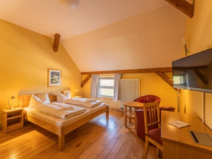 Naturhotel - Ökoheizung: Holzheizung: ja, Holzhackschnitzel - Thüringen Nord - Doppelzimmer - Biohotel Stiftsgut Wilhelmsglücksbrunn
