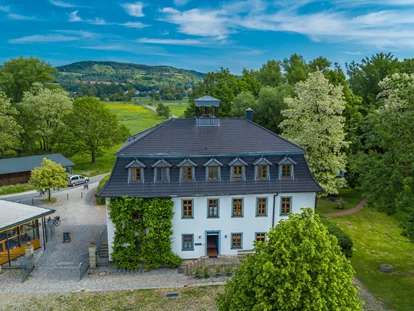 Naturhotel - Ökoheizung: Holzheizung: ja, Holzhackschnitzel - Thüringen Nord - Gutshaus von oben - Biohotel Stiftsgut Wilhelmsglücksbrunn