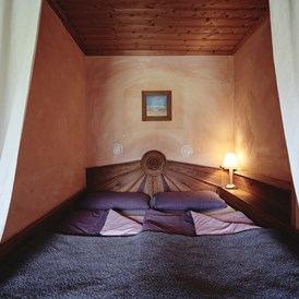 Biohotel: Doppelbett im mittleren Apartment - Naturhaus Lehnwieser