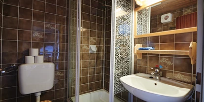 Naturhotel - Bio-Getränke - Ramsau am Dachstein - Badezimmer im großen Apartment - Naturhaus Lehnwieser