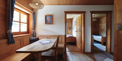 Naturhotel - Bio-Getränke - Ramsau am Dachstein - Eckbank in der Sonnenwohnung im Waldhaus - Naturhaus Lehnwieser