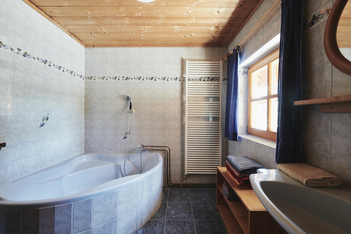 Biohotel: Badezimmer in der Sonnenwohnung im Waldhaus - Naturhaus Lehnwieser