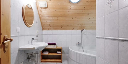 Naturhotel - Bio-Getränke - Ramsau am Dachstein - Badezimmer Energie- und Sternenzimmer im Waldhaus - Naturhaus Lehnwieser