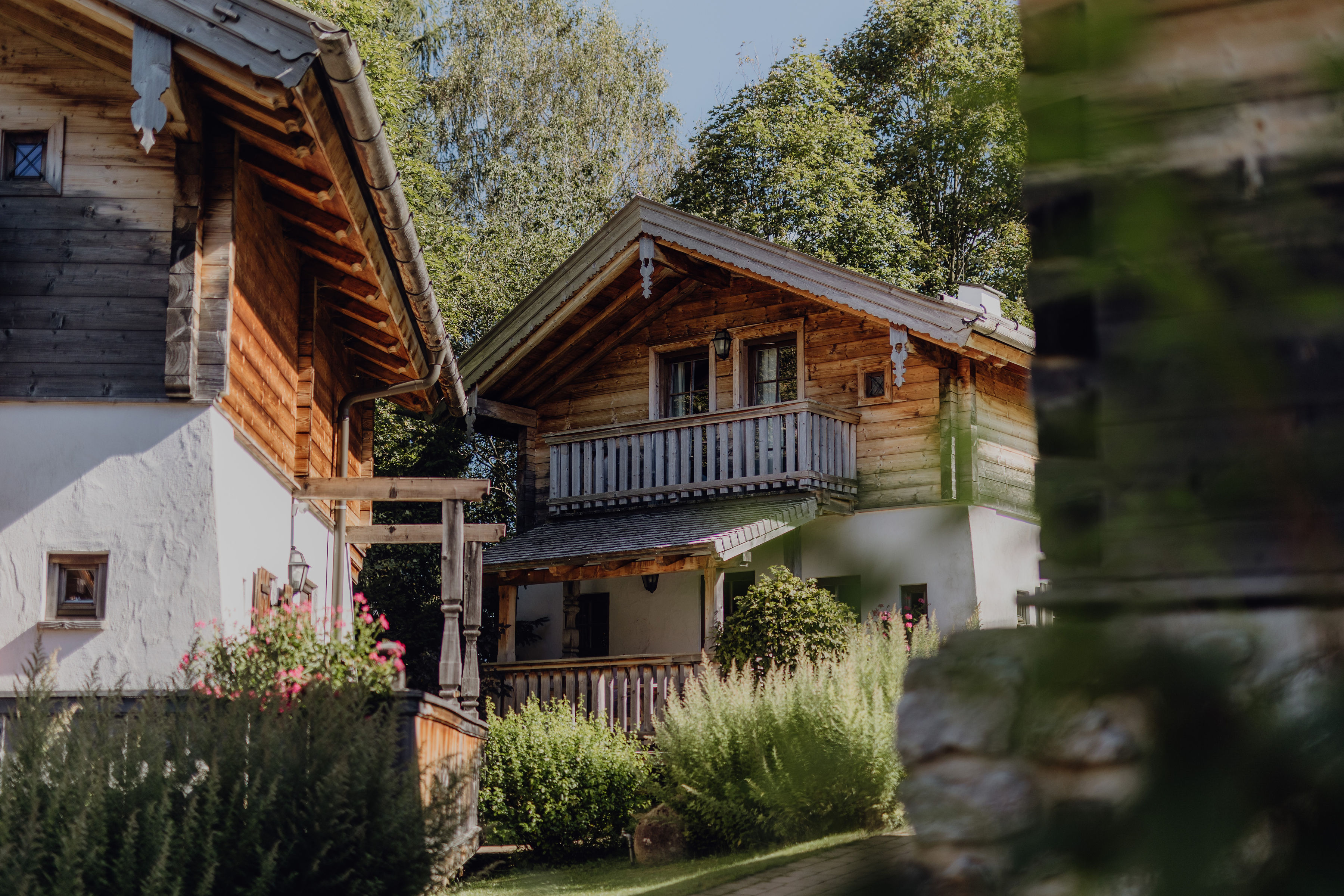Biohotel: Chaletdorf im Sommer - Naturresort PURADIES