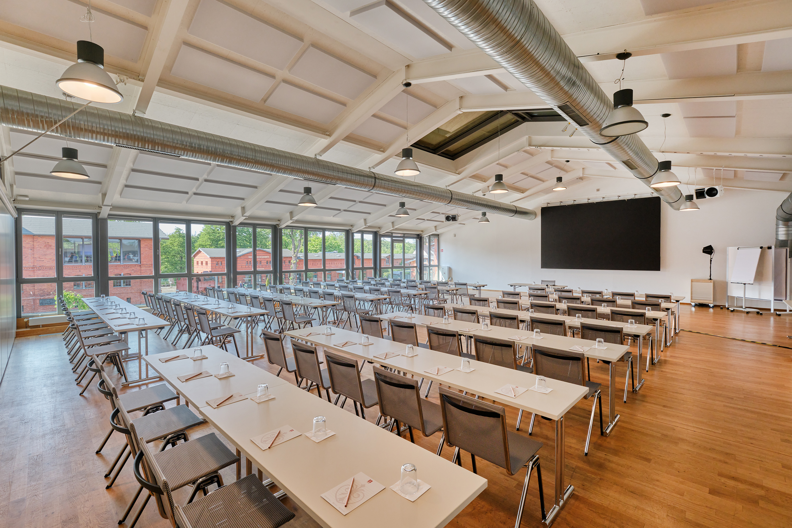 Biohotel: Salon Conrad,
Landgut Stober Tagungshotel Berlin Brandenburg - Bio Hotel Landgut Stober