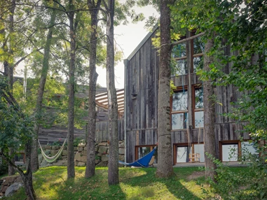 Biohotel: Im Ideenhaus befinden sich die 3 Apartments Granite, Oak & Color.  - der baum