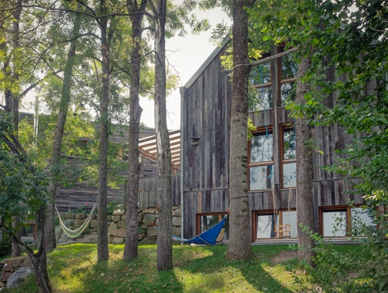 Biohotel: Im Ideenhaus befinden sich die 3 Apartments Granite, Oak & Color.  - der baum
