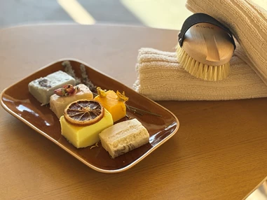 Biohotel: Wellness-Behandlung: Alles in Butter...- Trockenbürstung und Ganzkörper-Pflegemassage mit pflanzlicher Körperbutter nach Wahl - Biohotel Eggensberger