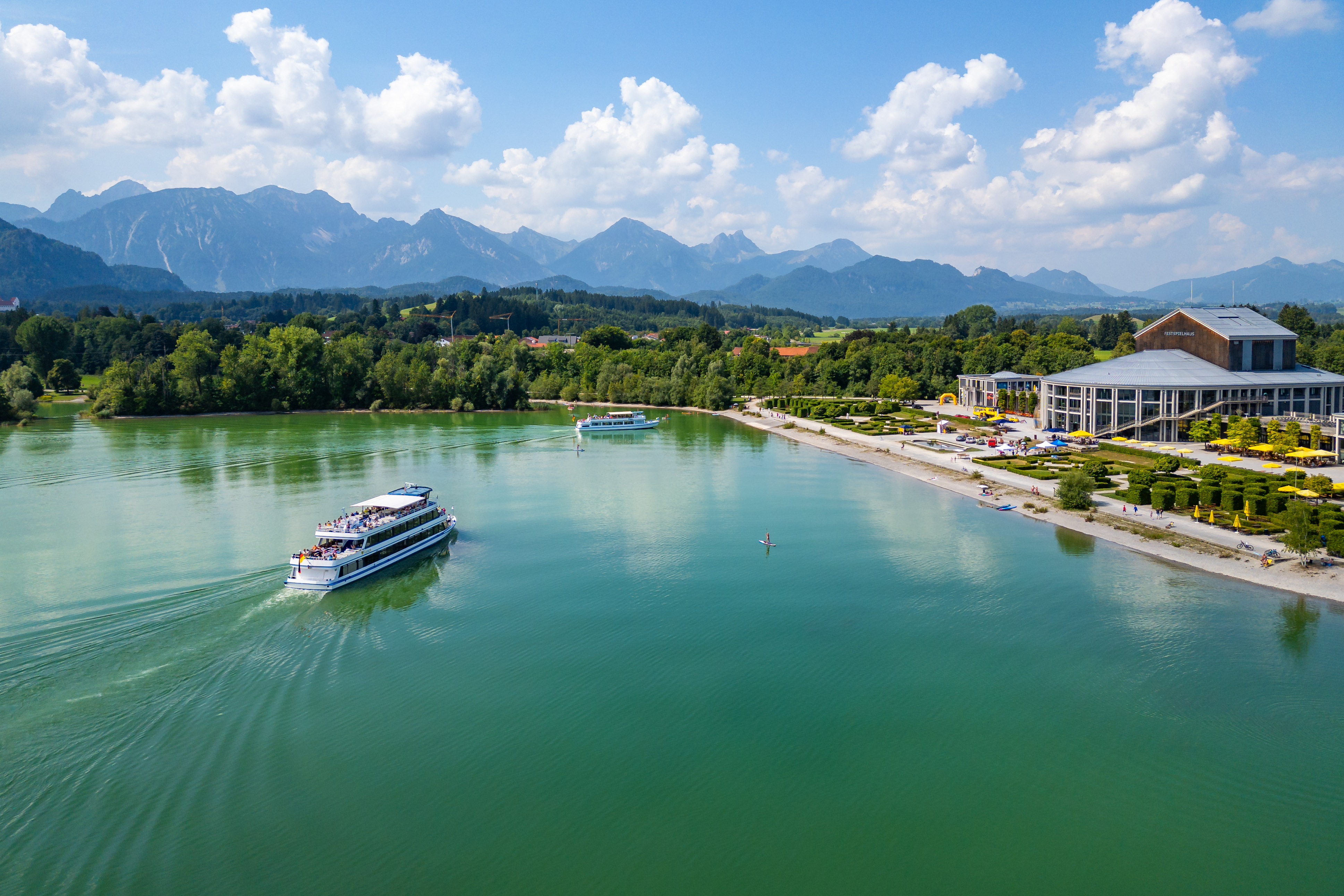 Biohotel: Familienausflug auf dem Forggensee bei Füssen mit Panoramablick auf die Allgäuer Alpen - Biohotel Eggensberger