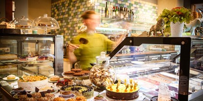 Naturhotel - Bezahlsysteme: Bar - Genießen Sie im Café Richter Torten und Gebäck aus unserer hauseigenen Tortenmanufaktur  - Bio- & Nationalpark-Refugium Schmilka