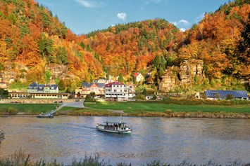 Biohotel: Der Herbst taucht Schmilka und die Sächsische Schweiz in eine rot-gelbe Farbenpracht - Bio- & Nationalpark-Refugium Schmilka