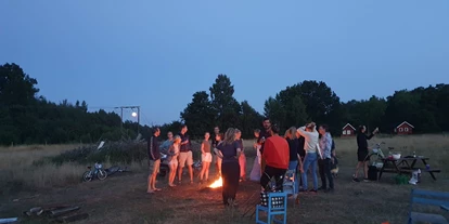 Nature hotel - Müllmanagement: Maßnahmen zur Abfallvermeidung - Sweden - Lagerfeuer mit Stockbrot - immer am Donnerstag. - Sonnenhügelhof (Solberga Gård)