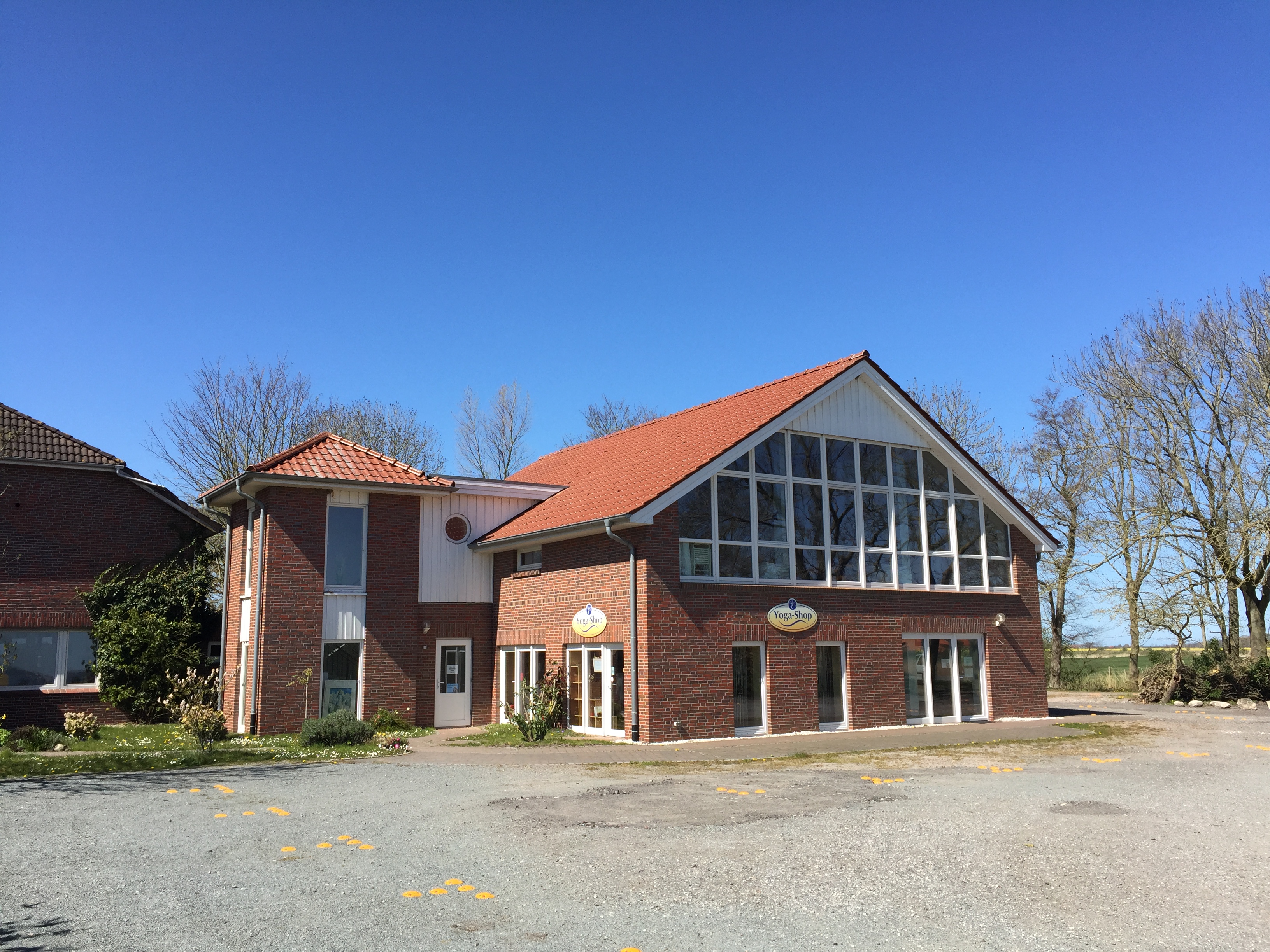 Biohotel: Unser größter Yogaraum von Außen - Yoga Vidya Nordsee