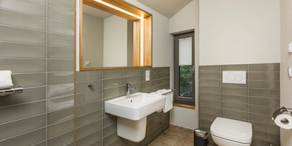 Naturhotel - Putbus - DieSchlafzimmer verfügen je über ein Bad en Suite - im-jaich Naturoase Gustow