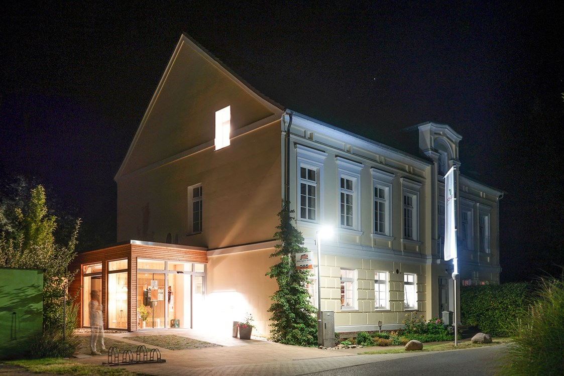 Biohotel: Mühlenhaus bei Nacht - BIO HOTEL Schönhagener Mühle