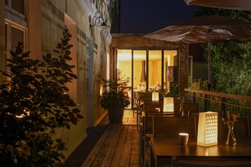Biohotel: Terrasse bei Nacht - BIO HOTEL Schönhagener Mühle