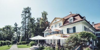 Naturhotel - Auszeichnung / Zertifikat / Partner: ABCERT - Frontansicht Biohotel Schlossgut Oberambach - Schlossgut Oberambach