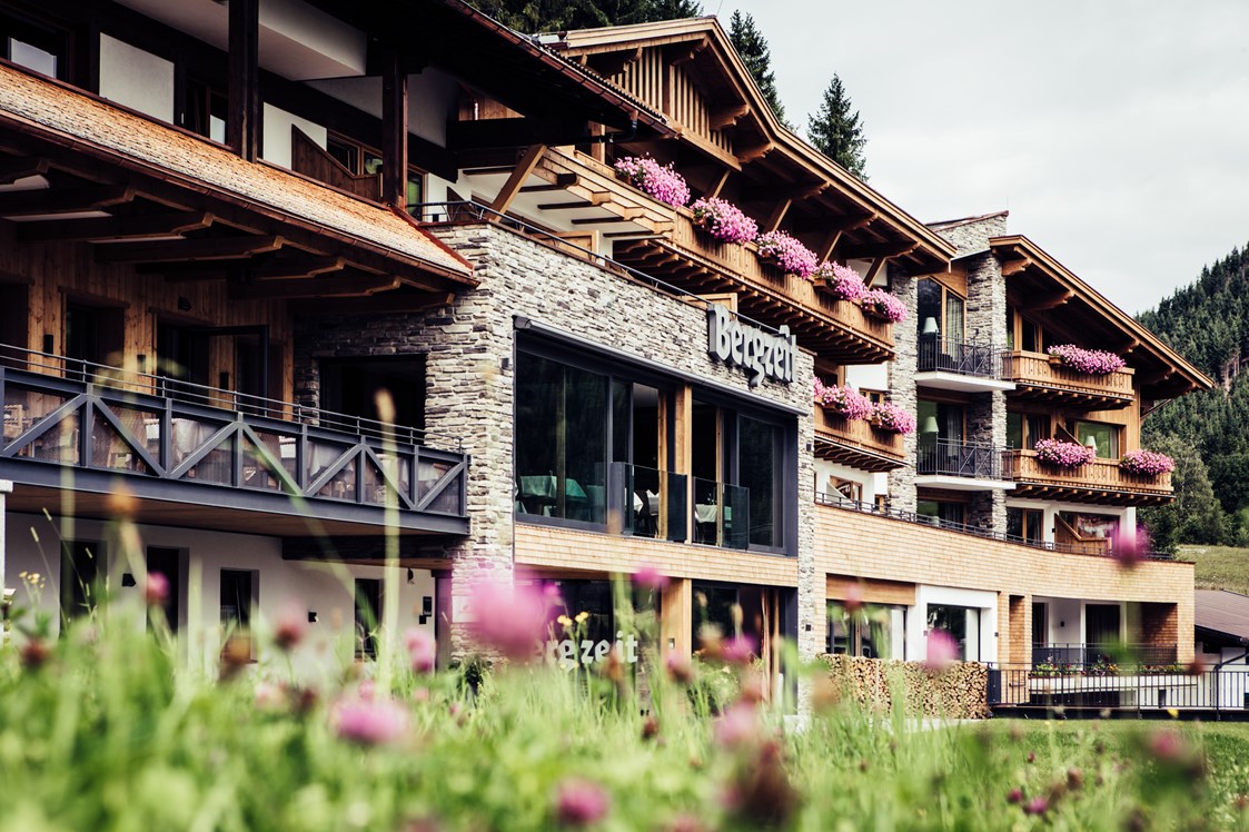 Biohotel: Hotelansicht - Natur- & Biohotel Bergzeit