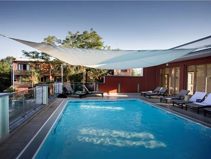 Nature hotel - Bezahlsysteme: Bar - Wolfegg (Altheim) - Panorama-Thermalpool (36°C) ganzjährig - Bio-Thermalhotel Falkenhof