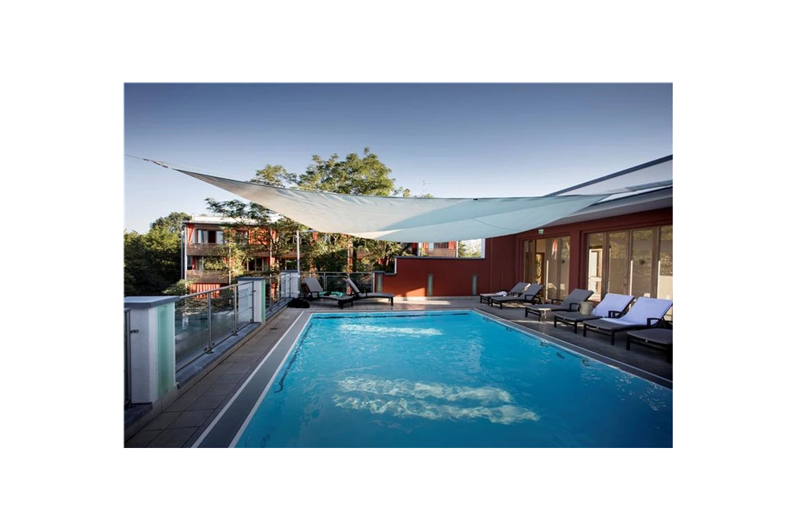 Biohotel: Panorama-Thermalpool (36°C) ganzjährig - Bio-Thermalhotel Falkenhof