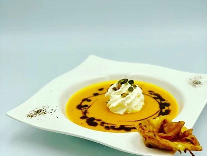 Naturhotel - Bio-Küche: Saisonale Speisen - Vogt - Vegetarische, 100% Bio-Küche: Kürbiscremesuppe - Berghüs Schratt