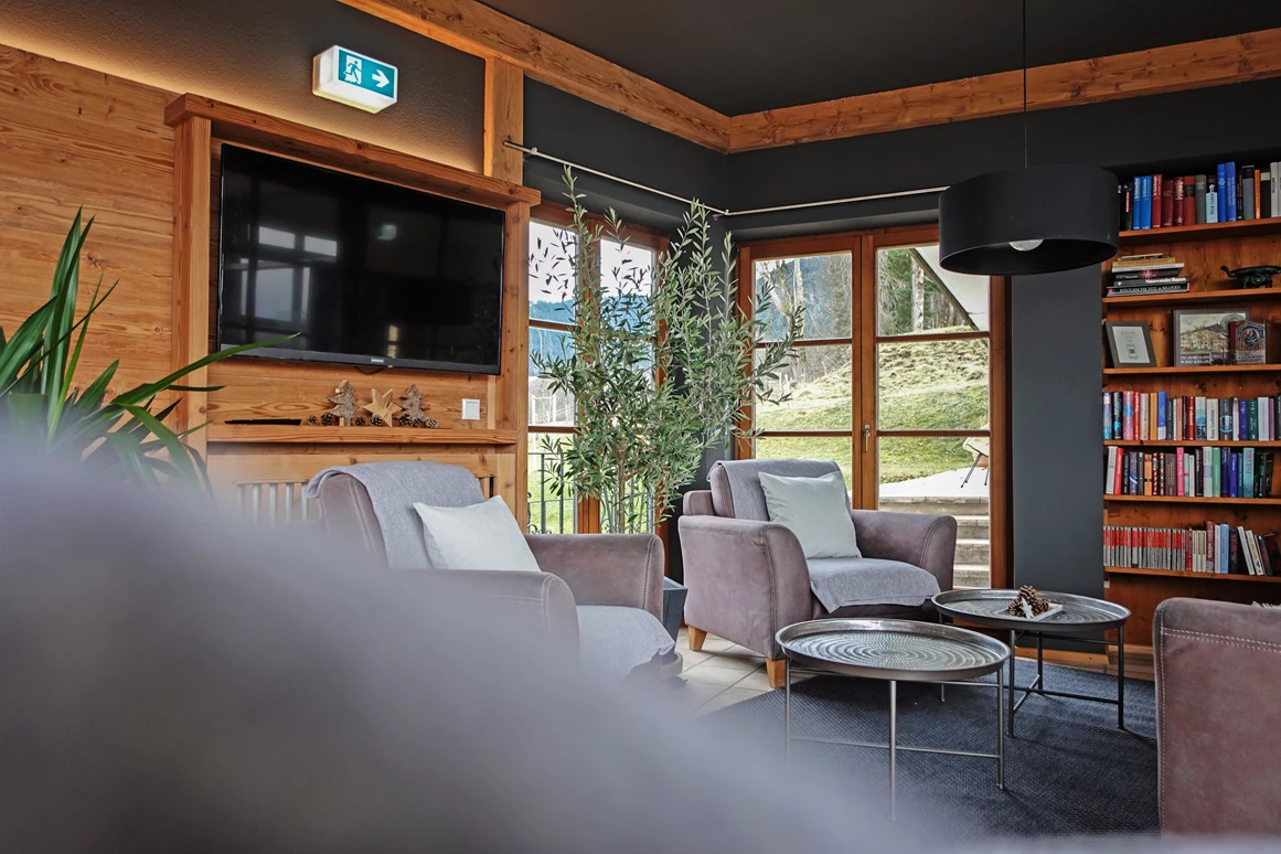 Biohotel: Unser neuer Wintergarten – der ideale Platz für gemütliche Stunden mit einem guten Buch und einer Tasse frischen Bio-Kaffee.  - moor&mehr Bio-Kurhotel