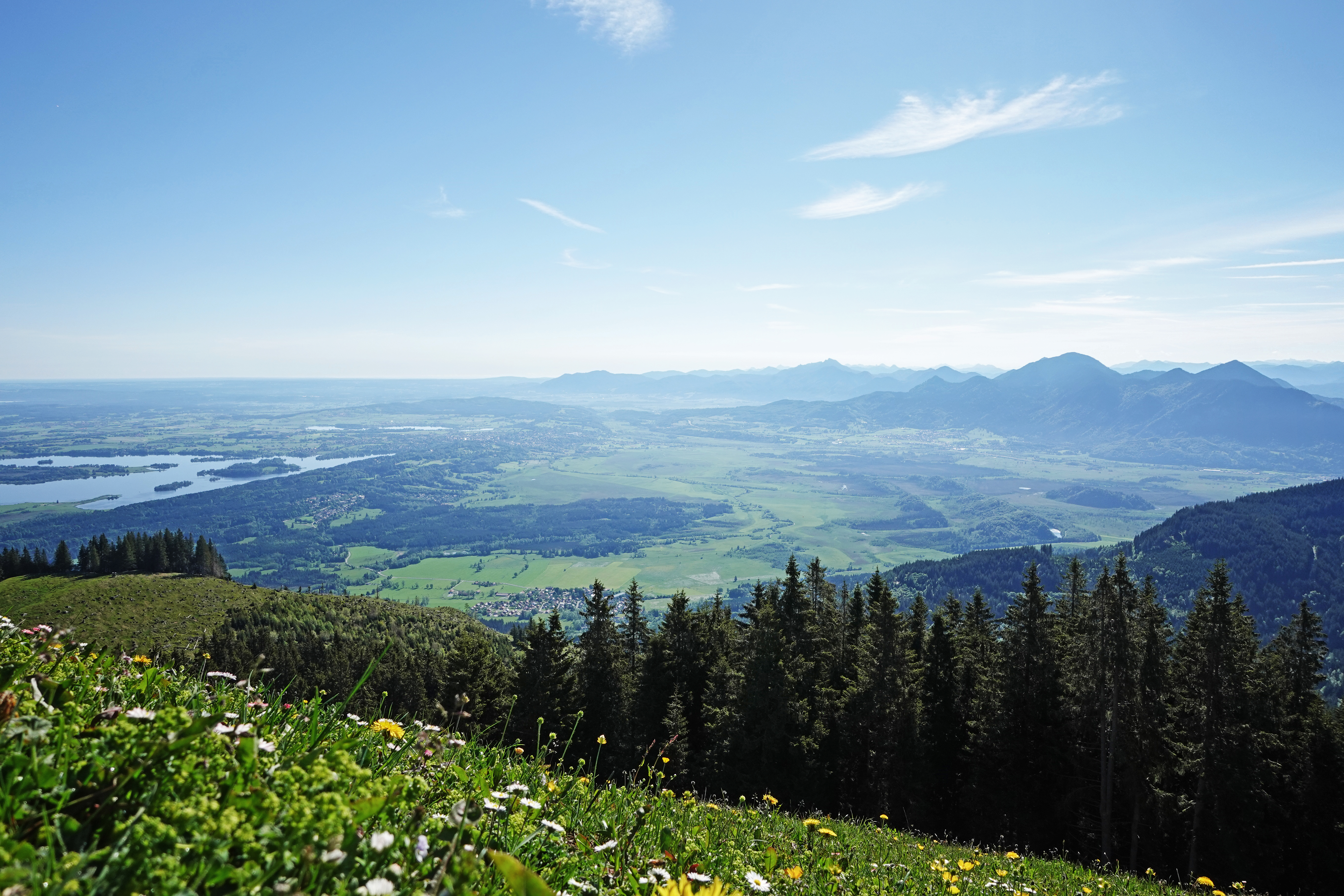 Biohotel: Von der Haustüre auf den Berg. Die Aussicht vom Hörnle lohnt jede Anstrengung. - moor&mehr Bio-Kurhotel