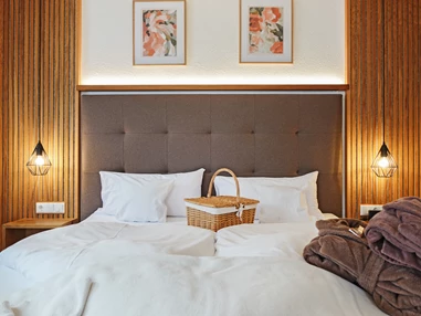 Biohotel: Unser gemütliches Panorama-Doppelzimmer Wildrose lädt zum Verweilen ein.  - moor&mehr Bio-Kurhotel