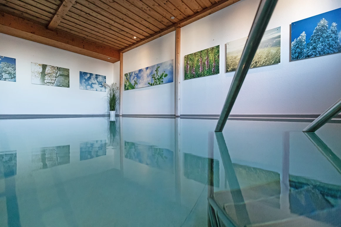 Biohotel: Klein und fein. Unser gemütliches Hallenbad. - moor&mehr Bio-Kurhotel