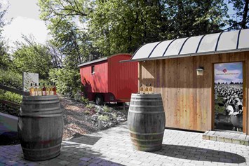 Biohotel: Der Apfelhof mit Schafsbrause und Schäferwagen-Sauna - krenzers rhön: Hotel + Apfelweingut + Bio-Landwirtschaft