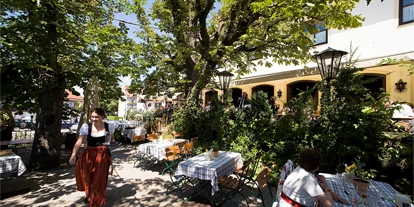 Naturhotel - Bezahlsysteme: Bar - Münsing - BIO HOTEL Alter Wirt: 
Biergarten  - Alter Wirt