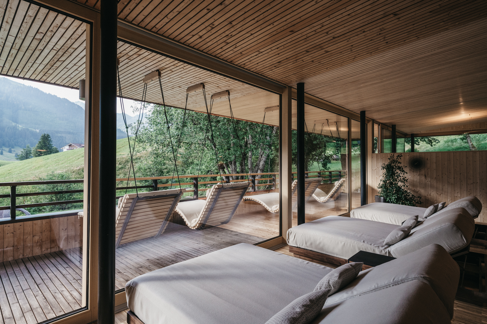 Biohotel: Ruheraum mit gemütlichen Daybeds - Das Naturhotel Chesa Valisa****s