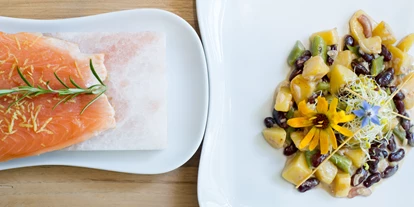 Nature hotel - Augsburg - BIO HOTEL Bayerischer Wirt: Lachs auf Salzstein - Bayerischer Wirt