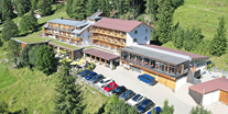 Naturhotel - PLZ 6992 (Österreich) - BIO HOTEL Ifenblick: Außenansicht - Bio-Berghotel Ifenblick