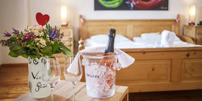 Naturhotel - Bio-Küche: 100% biologische Küche - Grünwald (Landkreis München) - BIO HOTEL Il Plonner: romantisches Ambiente am Zimmer - Il Plonner