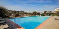 Naturhotel - Hoteltyp: Bio-Ferienwohnung / Ferienhaus - Castiglion Fiorentino (AR) - BIO HOTEL La Pievuccia: Pool  - La Pievuccia