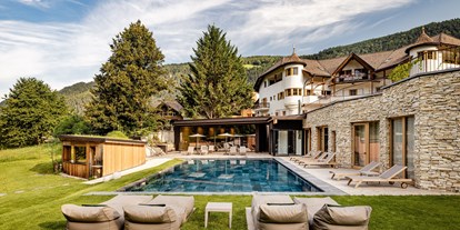 Naturhotel - Hoteltyp: BIO-Urlaubshotel - St. Sigmund (Trentino-Südtirol) - BIO HOTEL Tauber's Bio-Wander-Vitalhotel: Außenpool - Tauber's Bio-Wander-Vitalhotel