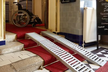 Biohotel: Barrierefrei - Rampe für Rollstühle - Hotel Praterstern