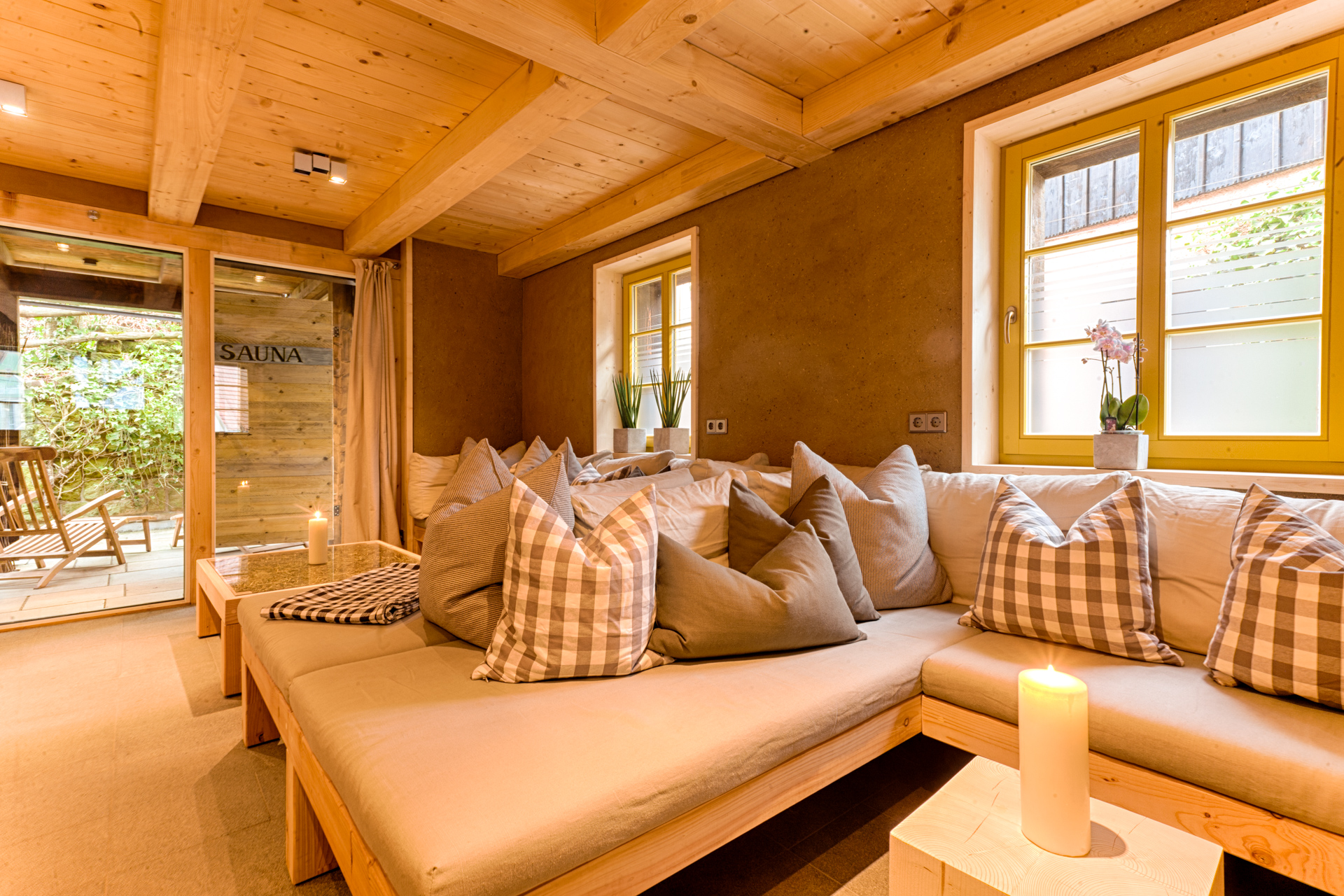 Biohotel: Genießen Sie die Ruhe und den herrlichen und entspannenden Duft der heimischen Hölzer - Bio-Pension Forsthaus