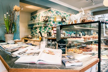 Biohotel: Genießen Sie im Café Richter Torten und Gebäck aus unserer hauseigenen Tortenmanufaktur  - Das Forsthaus
