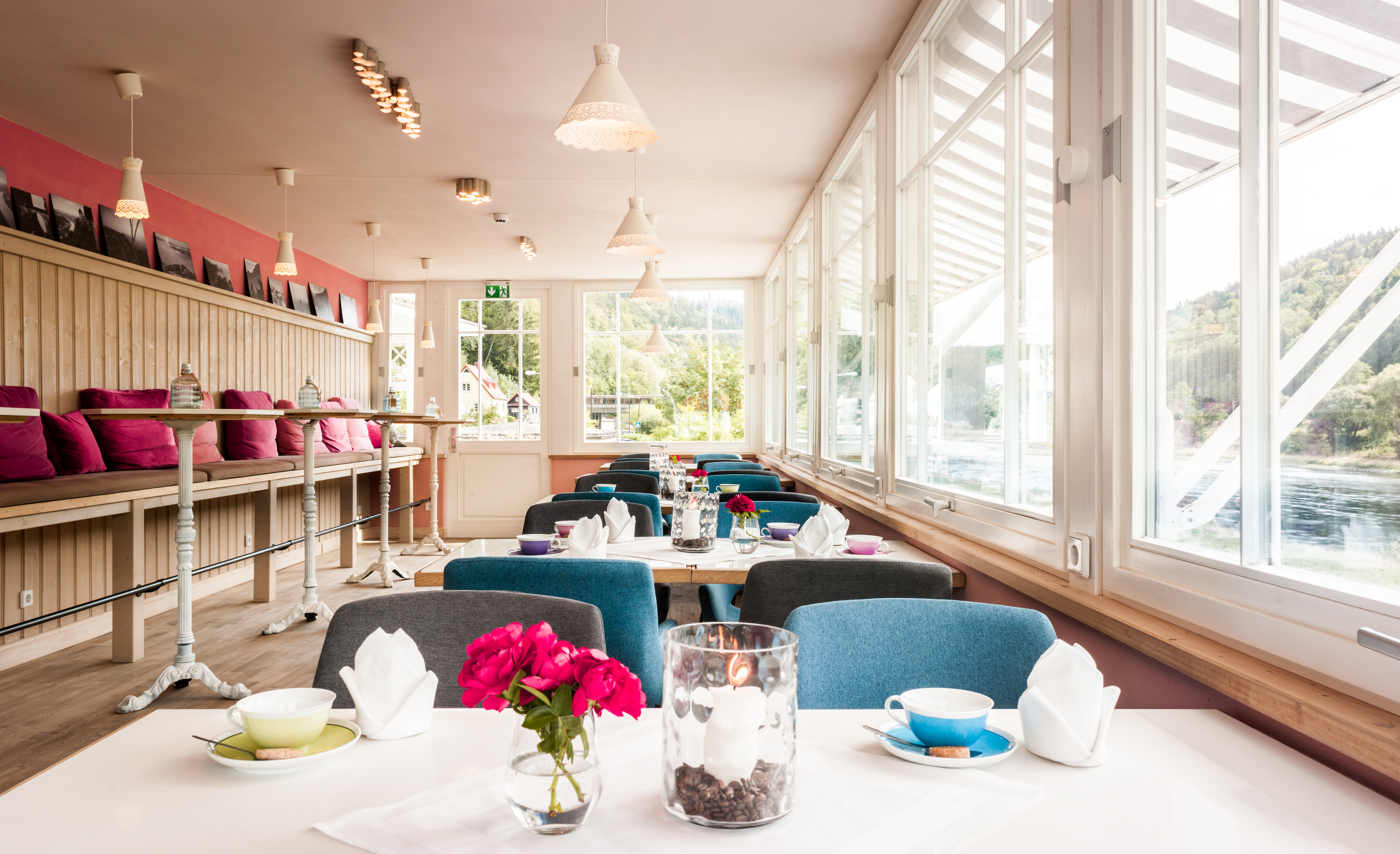 Biohotel: Im Café Richter genießen Sie im stilvollem Ambiente saisonale à-la-carte Gerichte sowie kreative vegetarische und vegane Speisen.  - Pension Forsthaus