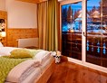 Biohotel: Gut schlafen im Zirbenzimmer mit Naturholzmöbeln - Biohotel Castello